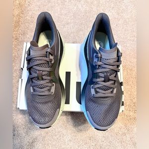 *SOLD*LULULEMON Women's Running Shoe Winter